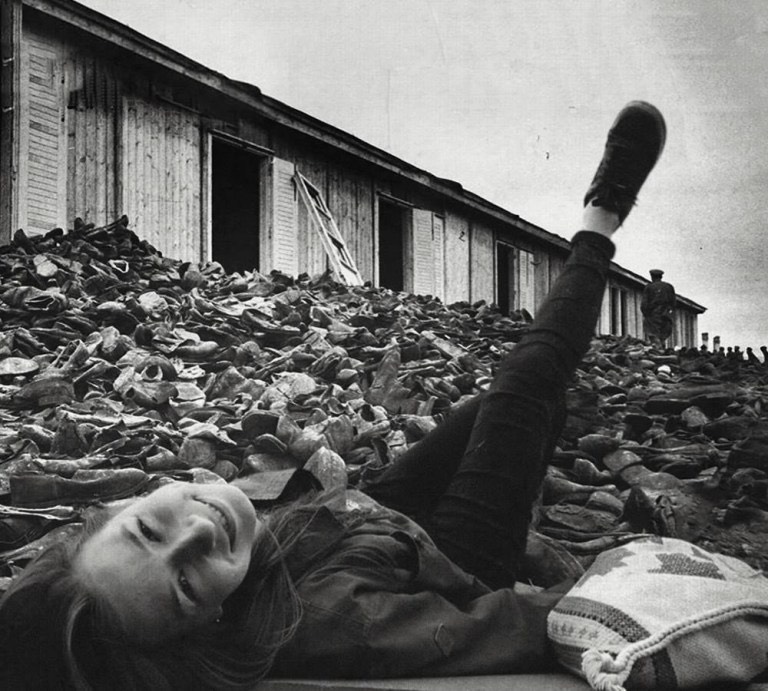 Powerful website shows why it s Holocaust selfies are so disrespectful Credit Shahak Shapira (11)
